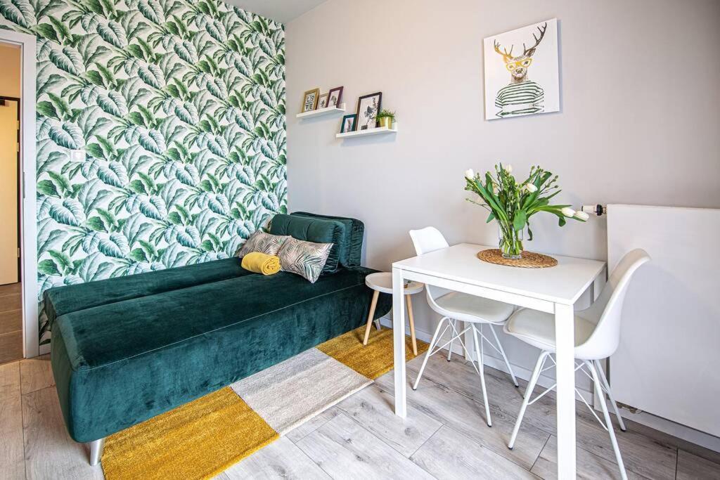 Apartament With Garden Bezplatny Parking !!! Krakow Luaran gambar