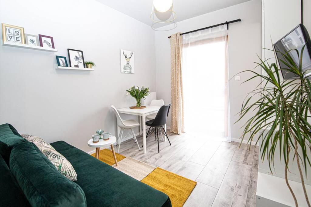 Apartament With Garden Bezplatny Parking !!! Krakow Luaran gambar
