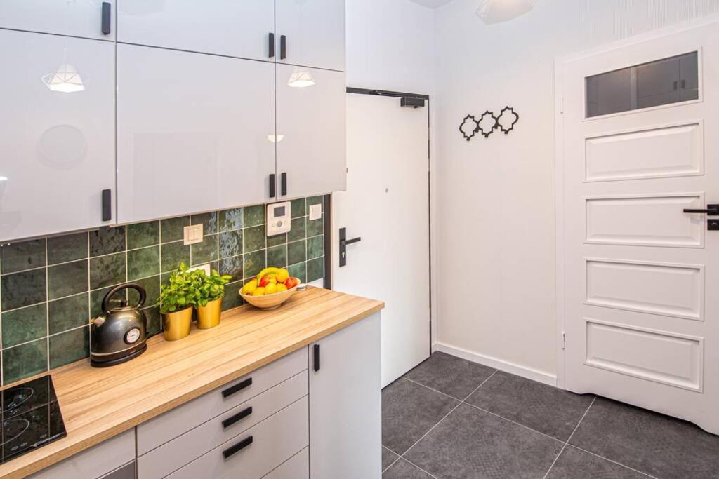 Apartament With Garden Bezplatny Parking !!! Krakow Luaran gambar